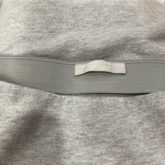 Zara Collection W & B. Grey mini skirt with white flower embroidery. Size S. - Picture 2 of 7